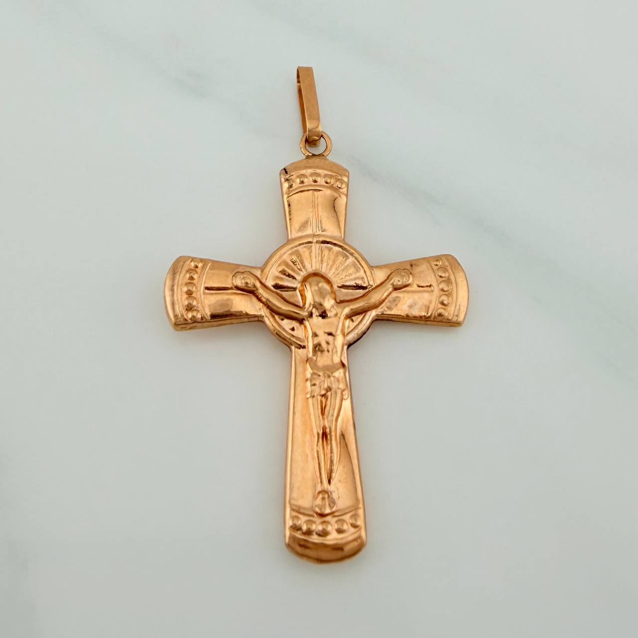 Dije Cruz Cristo 1.85gr / 1 3/4 in / Oro Rosa 18K $