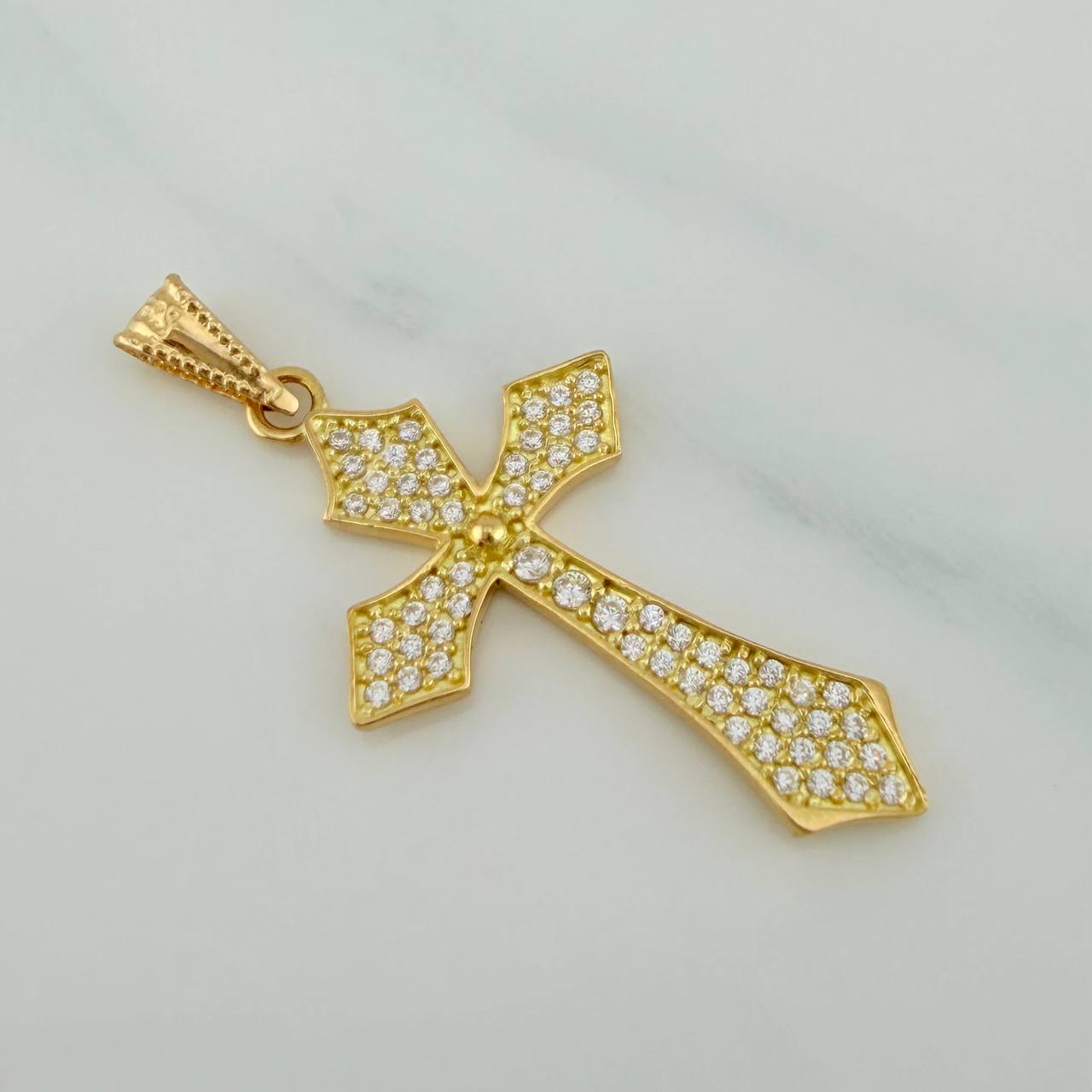 Dije Cruz Gotica 1.9gr / 1 1/2 in / Oro Amarillo 18K $