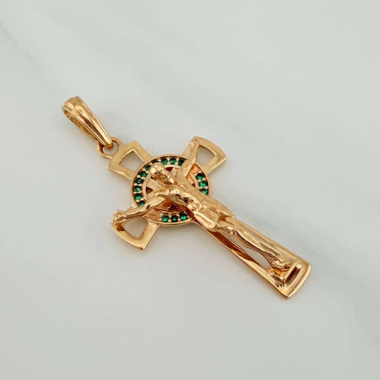 Dije Cruz Cristo Circulo 4.3gr / 1 3/4 in / Oro Amarillo 18K $