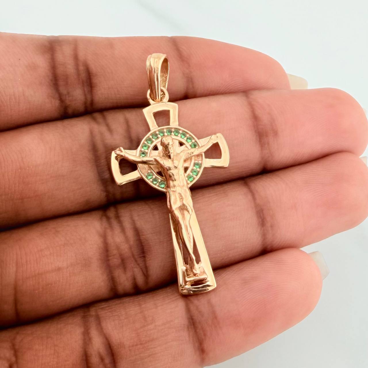 Dije Cruz Cristo Circulo 4.3gr / 1 3/4 in / Oro Amarillo 18K $