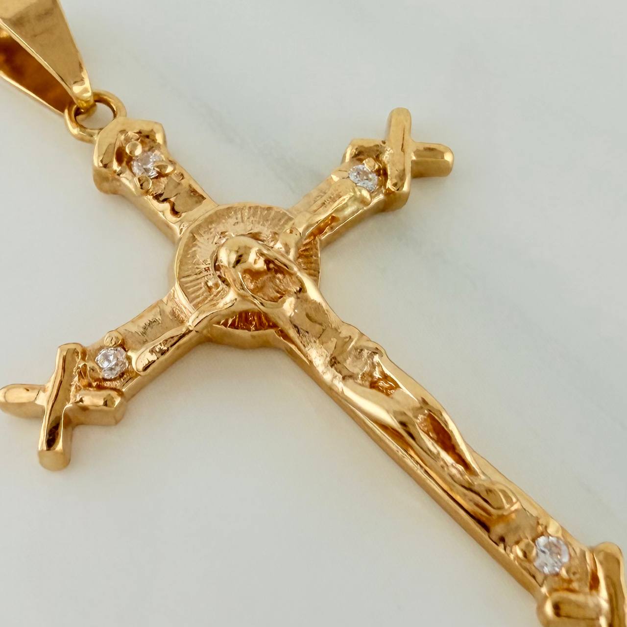 Dije Cruz Cristo X 4.1gr / 1 3/4 in / Oro Amarillo 18K $