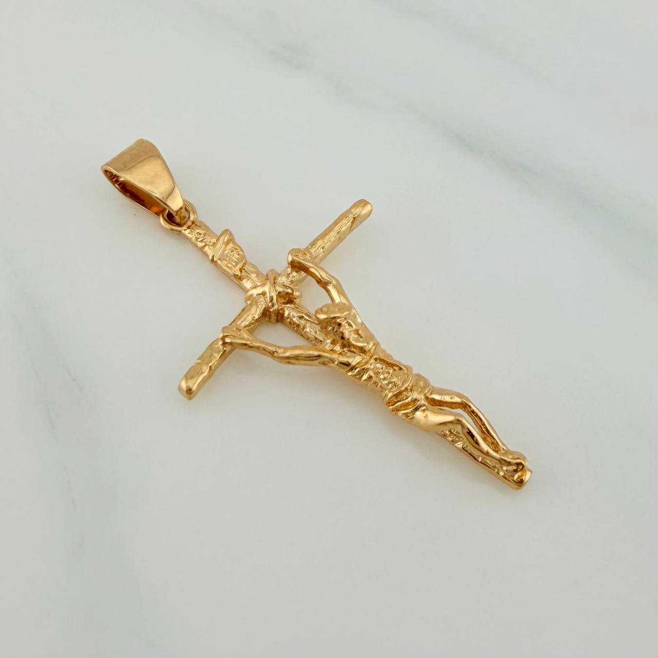 Dije Cruz Cristo 3.65gr / 1 3/4 in / Oro Amarillo 18K $