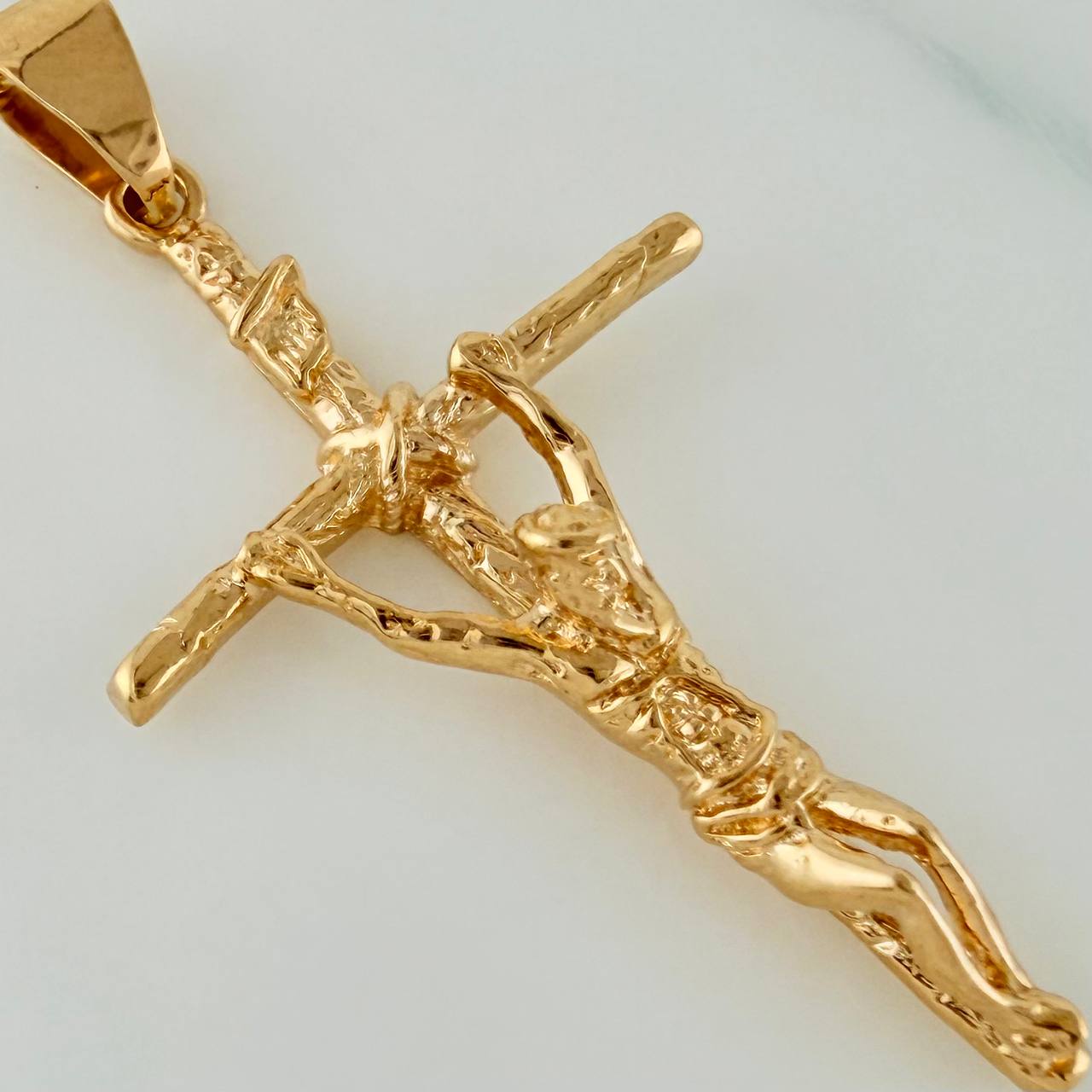 Dije Cruz Cristo 3.65gr / 1 3/4 in / Oro Amarillo 18K $