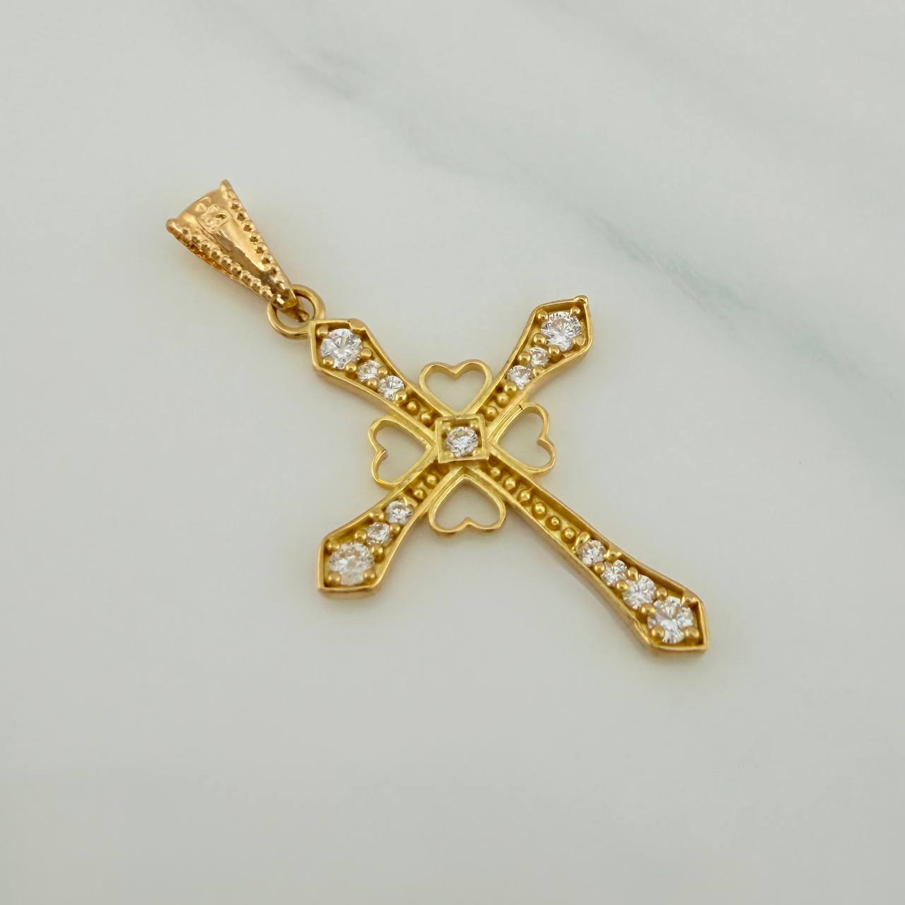 Dije Cruz Corazones 1.3gr / 1 1/4 in / Oro Amarillo 18K $