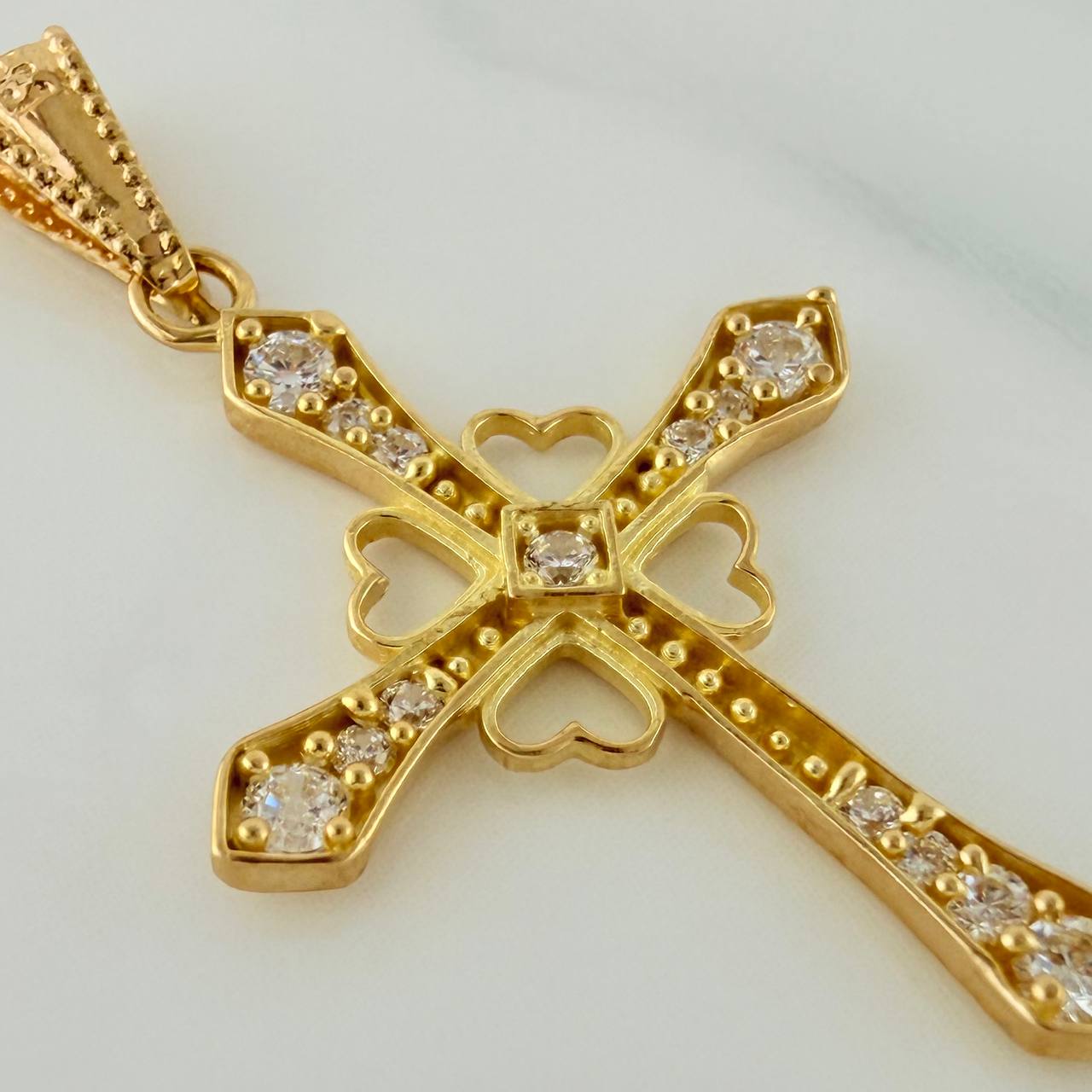 Dije Cruz Corazones 1.3gr / 1 1/4 in / Oro Amarillo 18K $