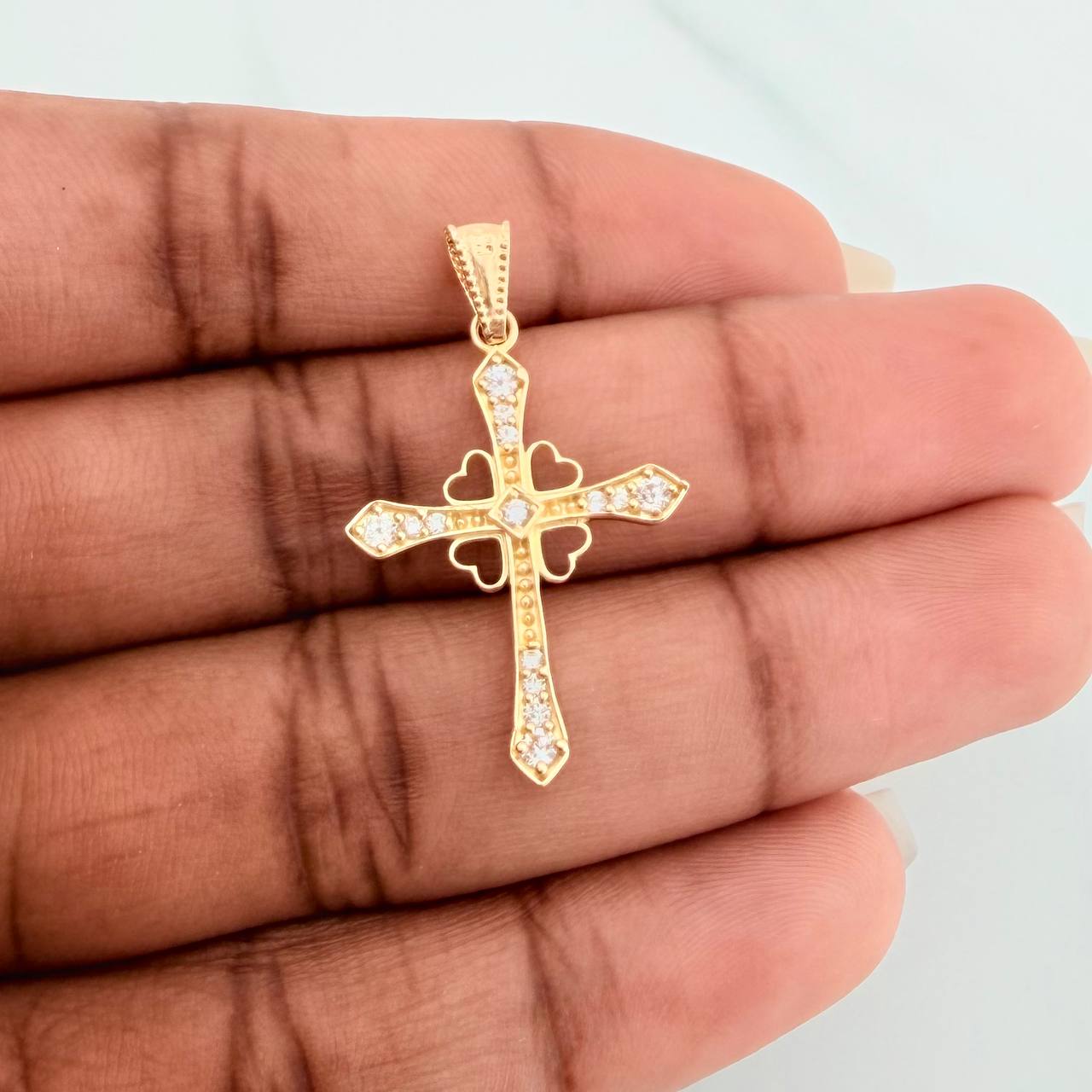 Dije Cruz Corazones 1.3gr / 1 1/4 in / Oro Amarillo 18K $