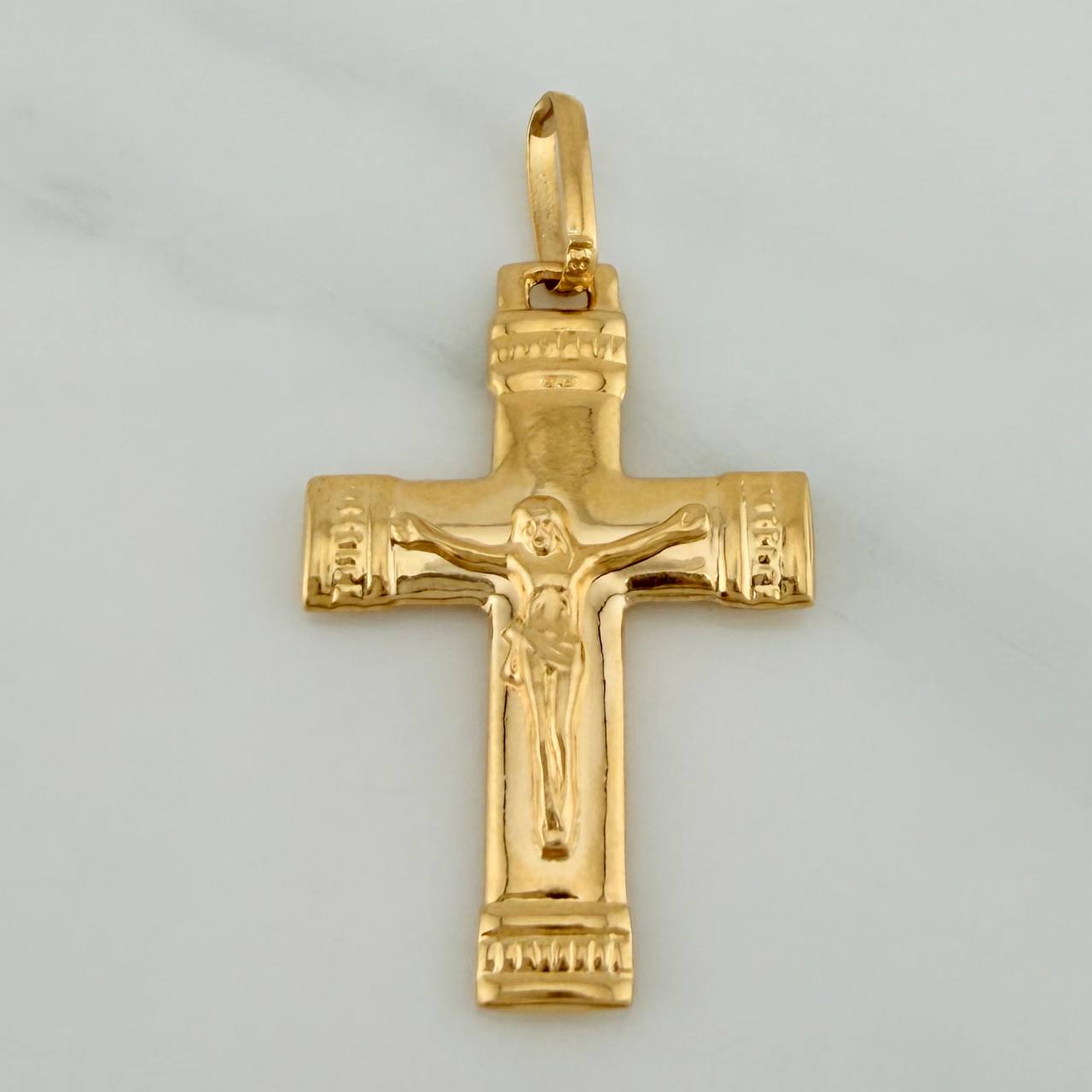Dije Cruz Cristo 1.7gr / 1 1/2 in / Oro Amarillo 18K $