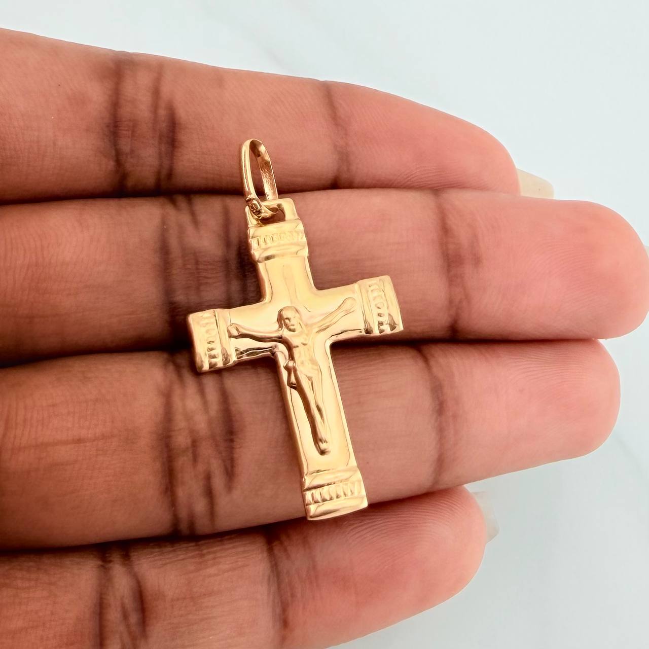Dije Cruz Cristo 1.7gr / 1 1/2 in / Oro Amarillo 18K $
