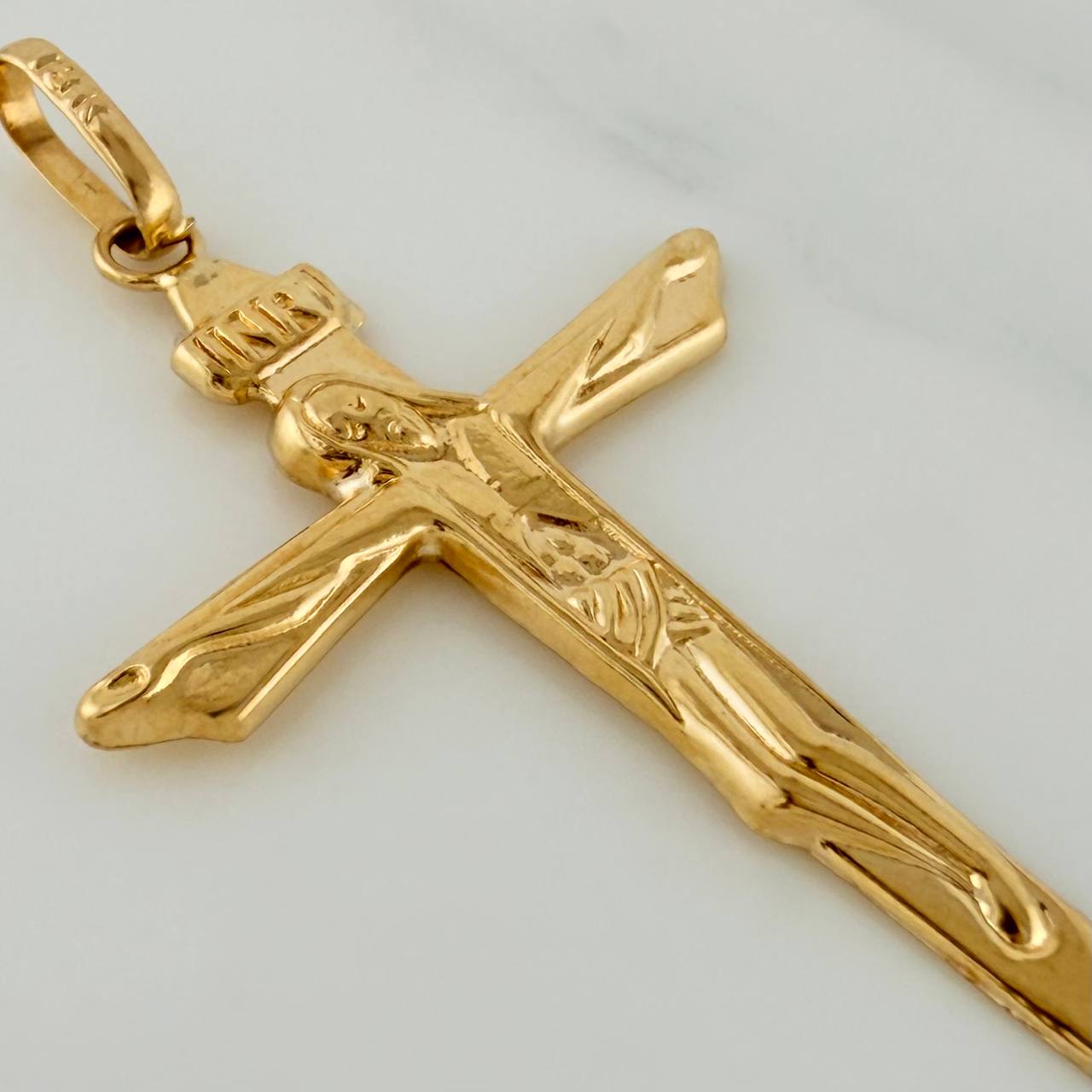 Dije Cruz Cristo 1.4gr / 1 1/2 in / Oro Amarillo 18K $