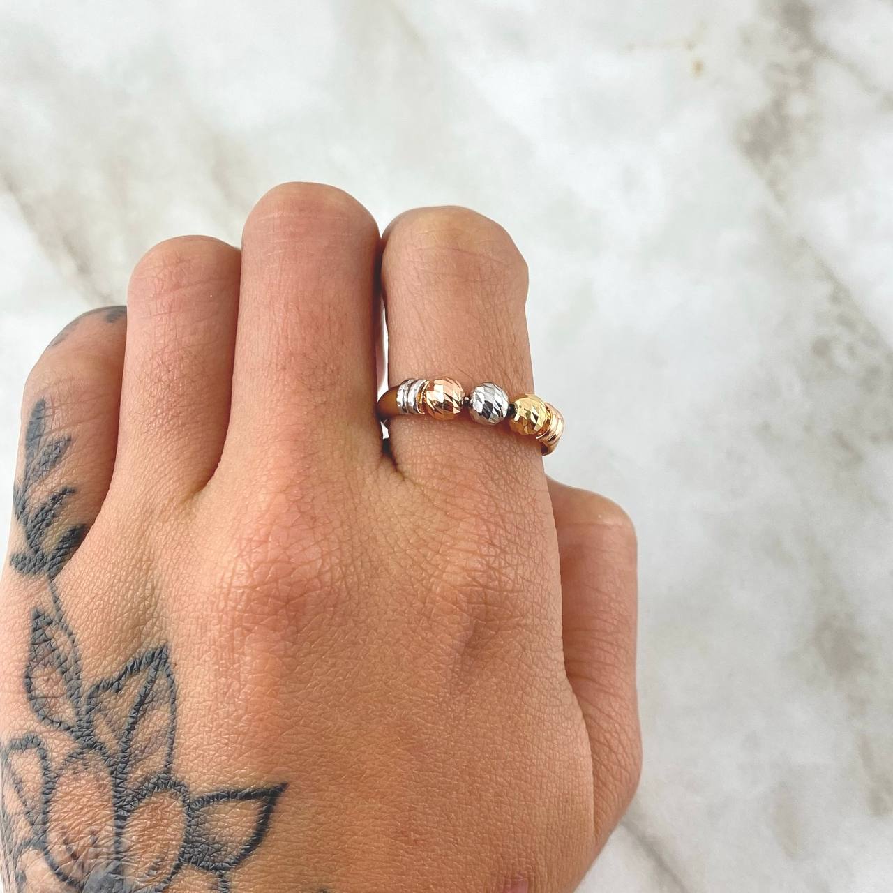 Anillo Trio De Bolas 1.55gr / T7 1/2 / 5mm Bolas Diamantadas Tres Oros 18K