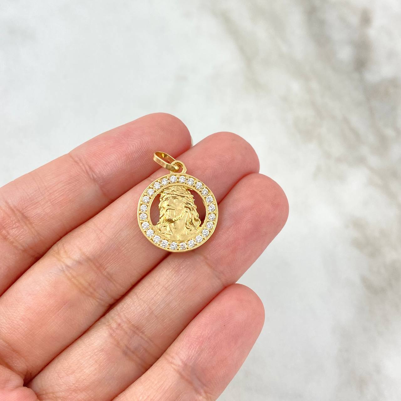 Pendant Jesus Face 2.85gr / 2.2cm / Circle White Zirconia Yellow Gold