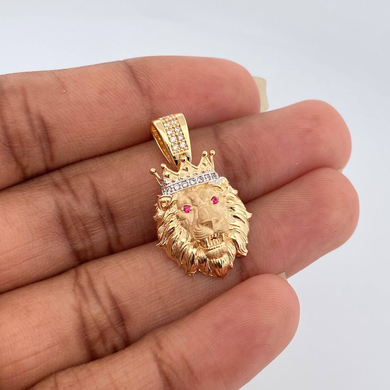 Pendant Lion 3.65gr / 1 in / Two-tone Yellow White 18K Gold %