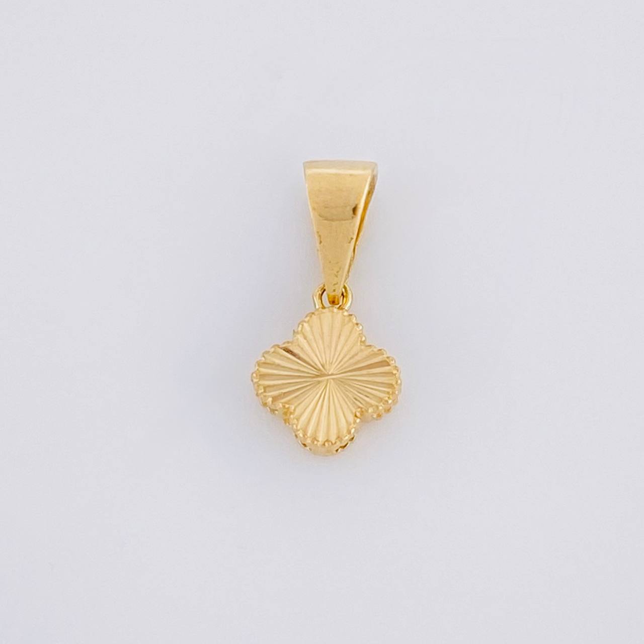 Dije Trébol Diamantado 0.45g / 1/2 in Oro Amarillo 18K