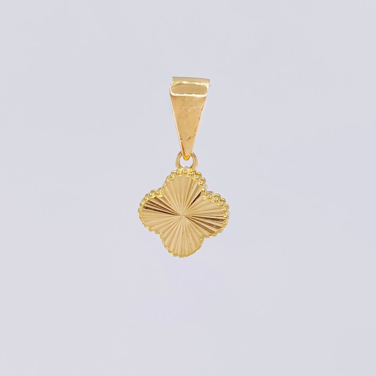 Dije Trébol Diamantado 0.65g / 1/2 in Oro Amarillo 18K