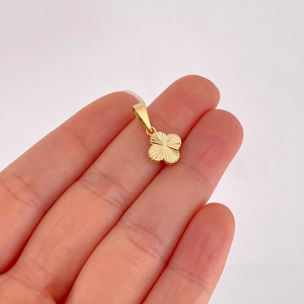Dije Trébol Diamantado 0.95g / 3/4 in Oro Amarillo 18K