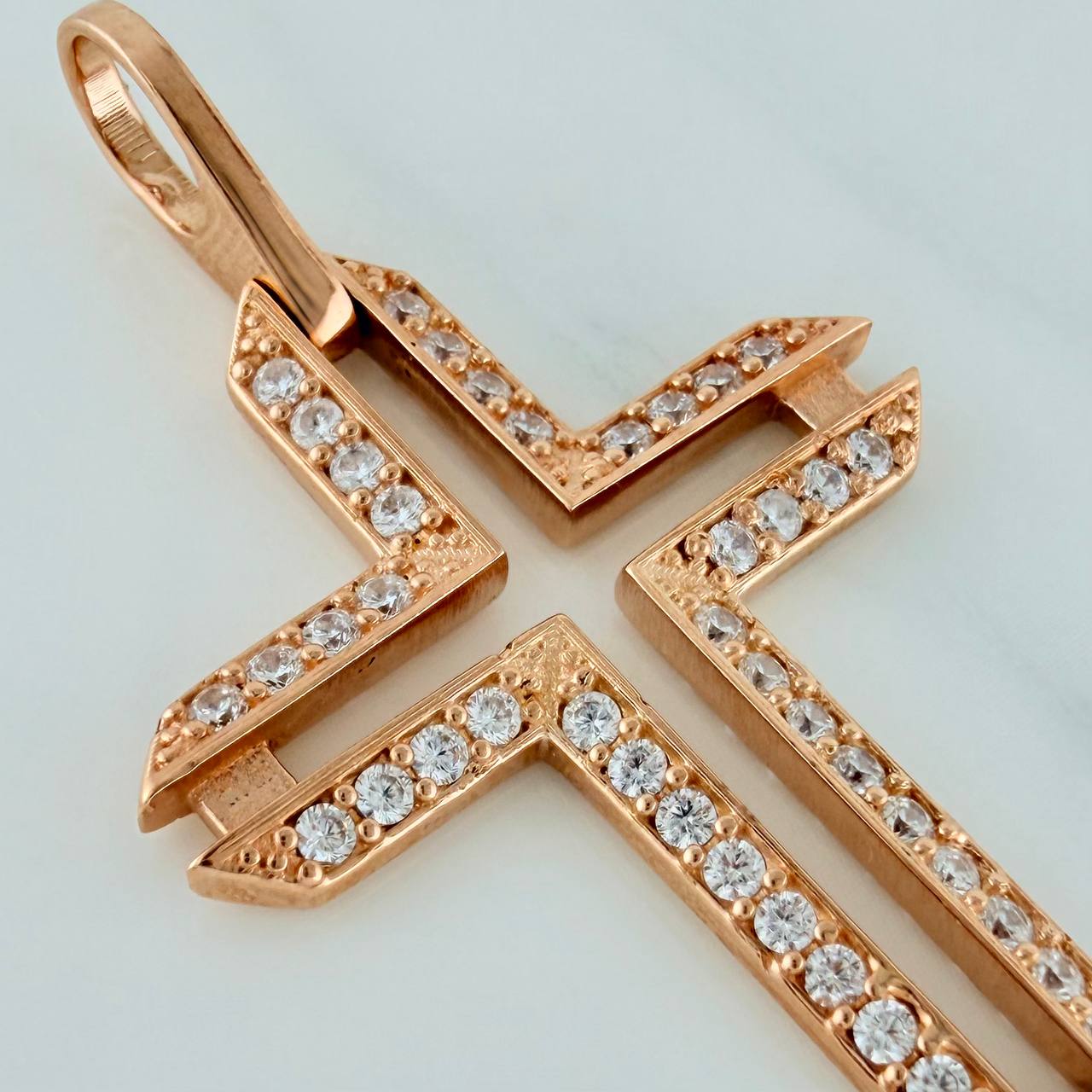 Dije Cruz 5.7gr / 1 3/4 in / Oro Rosa 18K $