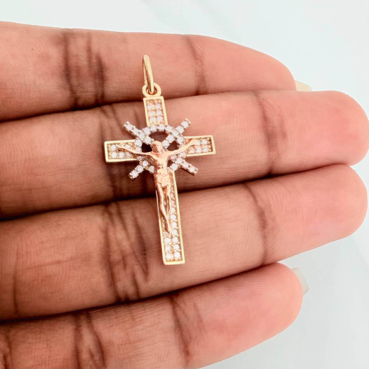 Dije Cruz Cristo 2.5gr / 1 1/2 in / Tres Oros 18K $