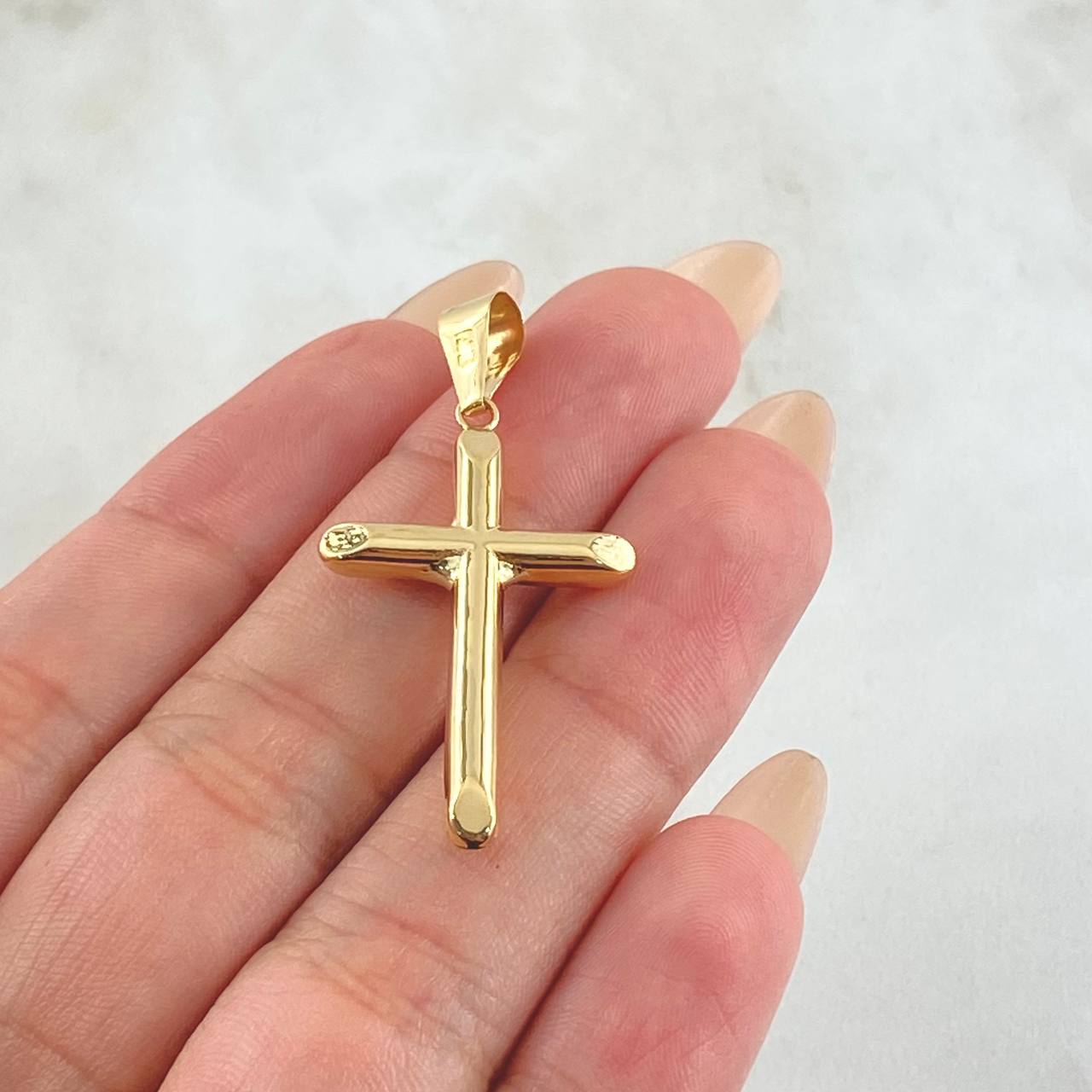 Dije Crúz Puntas Planas 1.3gr / 1 1/2 in / Oro Amarillo 18K
