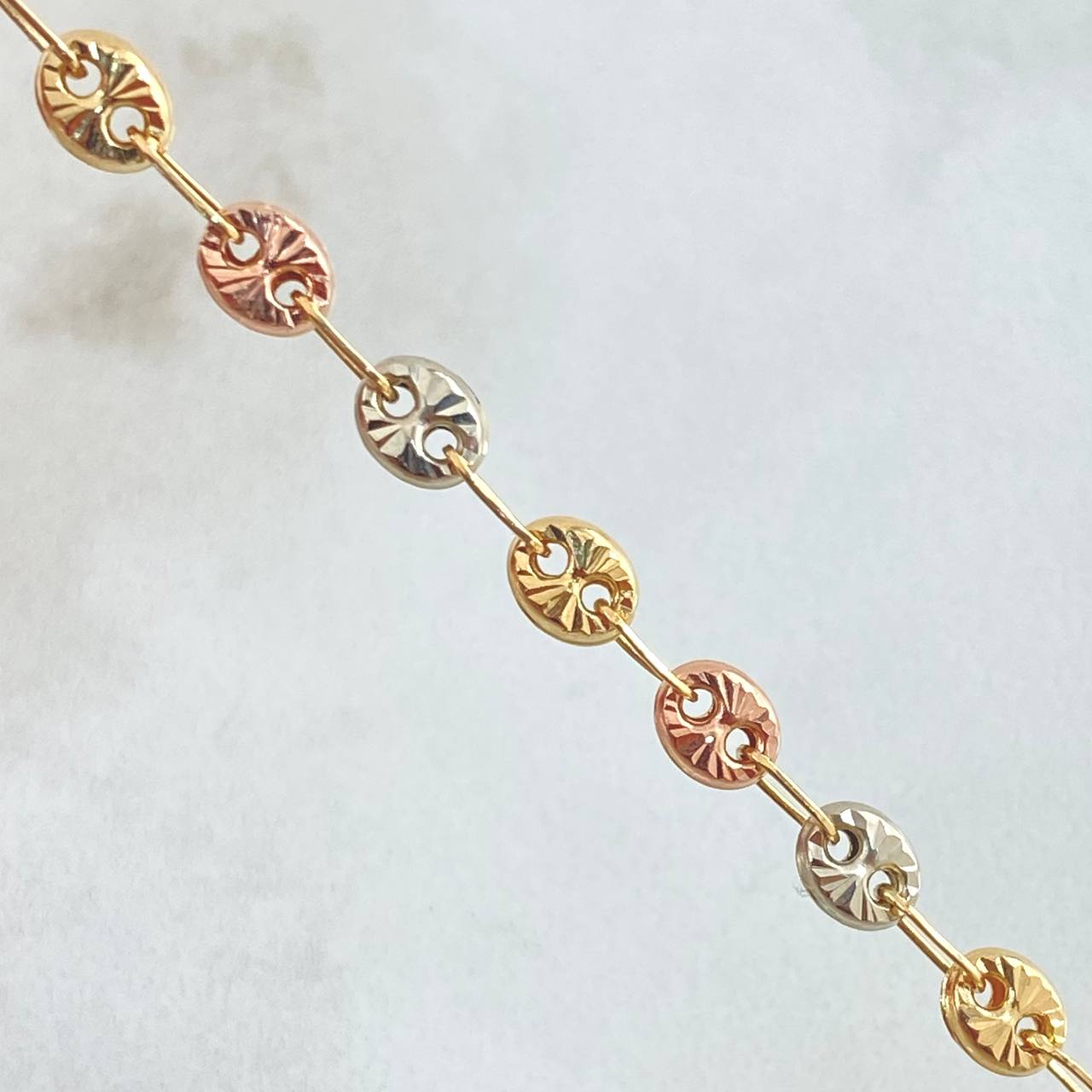 GC Chain 11.8gr / 23.6in / Three 18K Golds