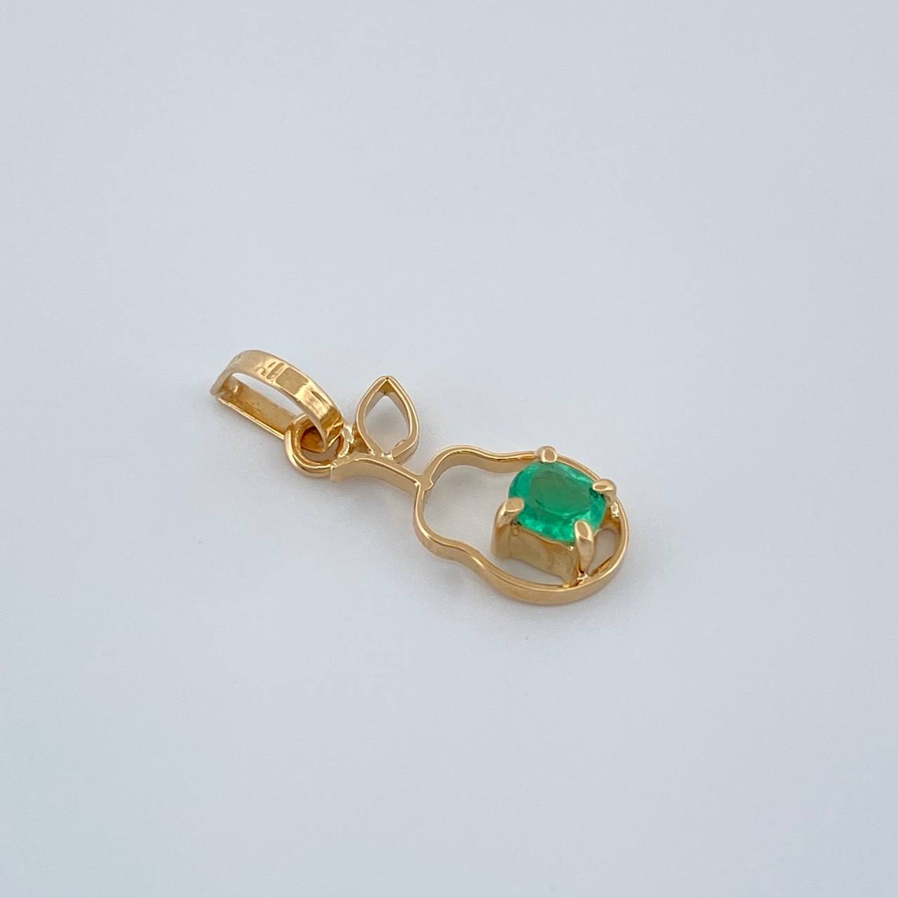 Pendant Pear Shape Emerald 12Pts 0.45gr / 3/4 in / Yellow Gold 18K %