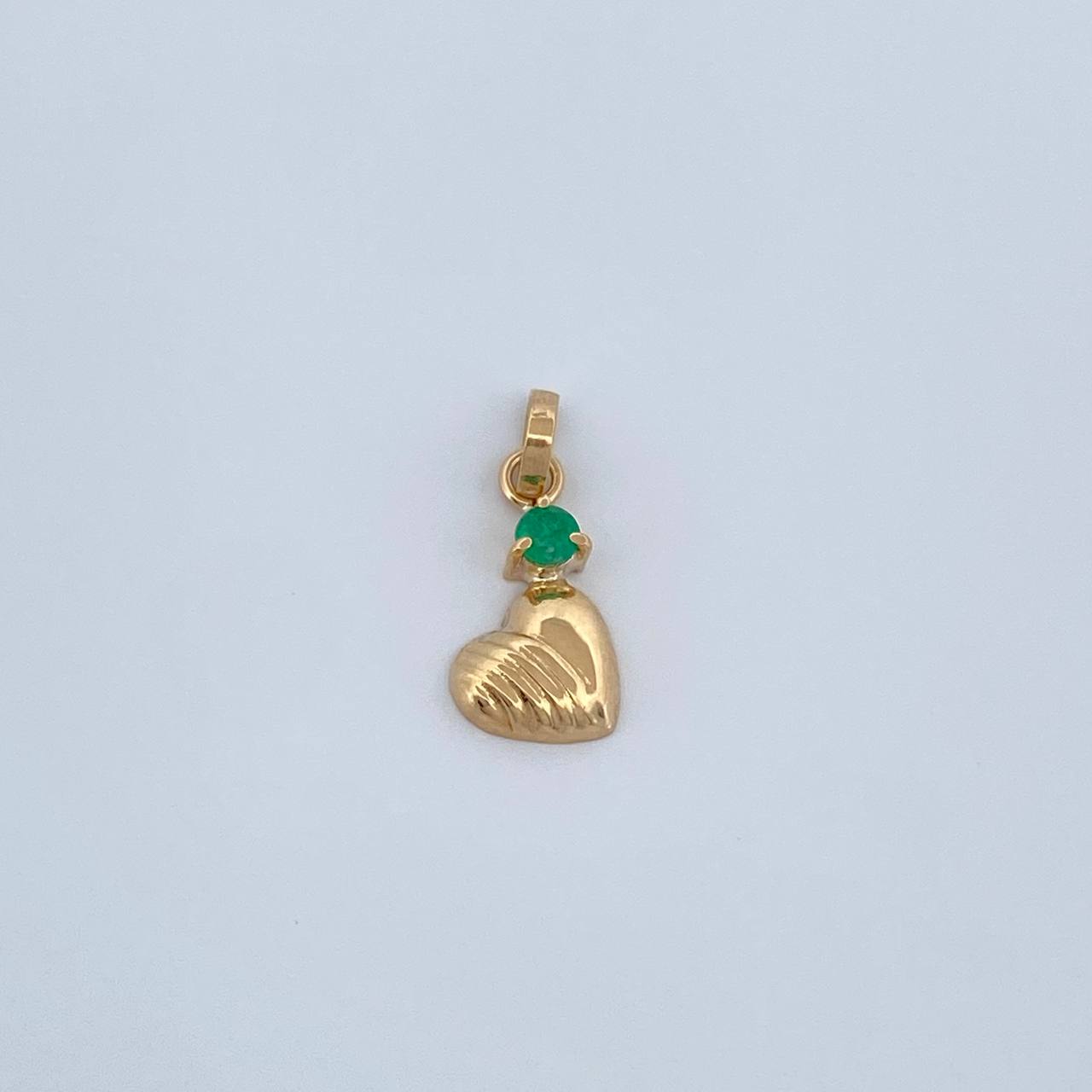 Dije Corazon Esmeralda 0.35gr / 3/4 in / Oro Amarillo 18K %