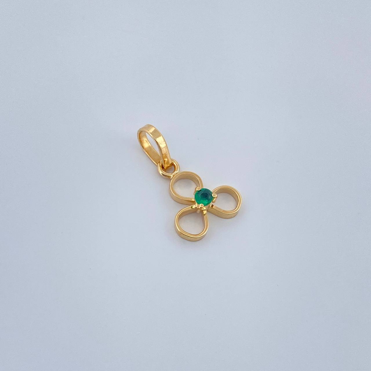 Dije Figura Trebol Esmeralda 0.35gr / 1/2 in / Oro Amarillo 18K %