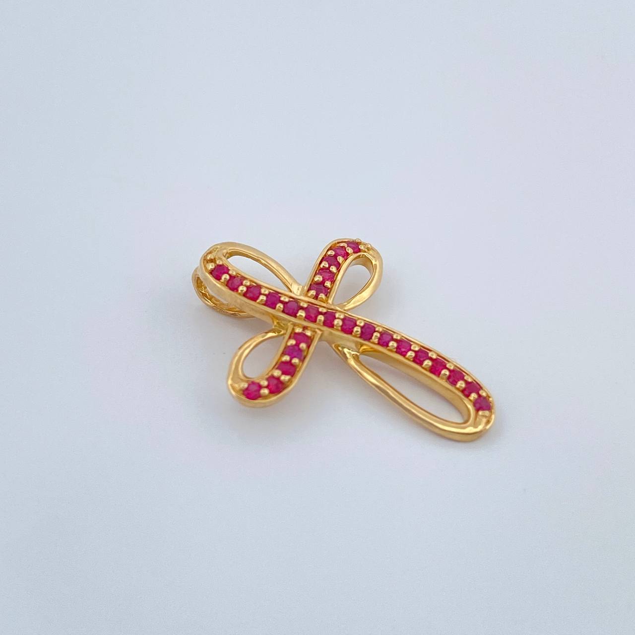 Dije Cruz Liston Rubys 1gr / 3/4 in / Oro Amarillo 18K %