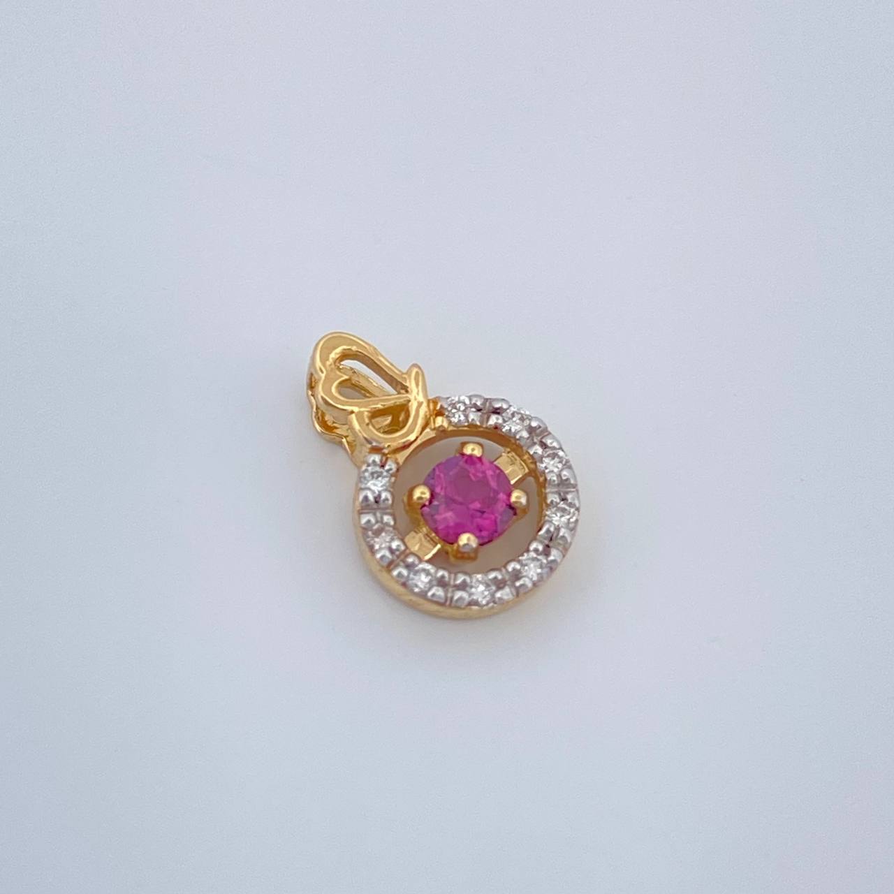 Dije Halo Ruby Diamantes 0.8gr / 1/2 in / Dos Oros Amarillo Blanco 18K %
