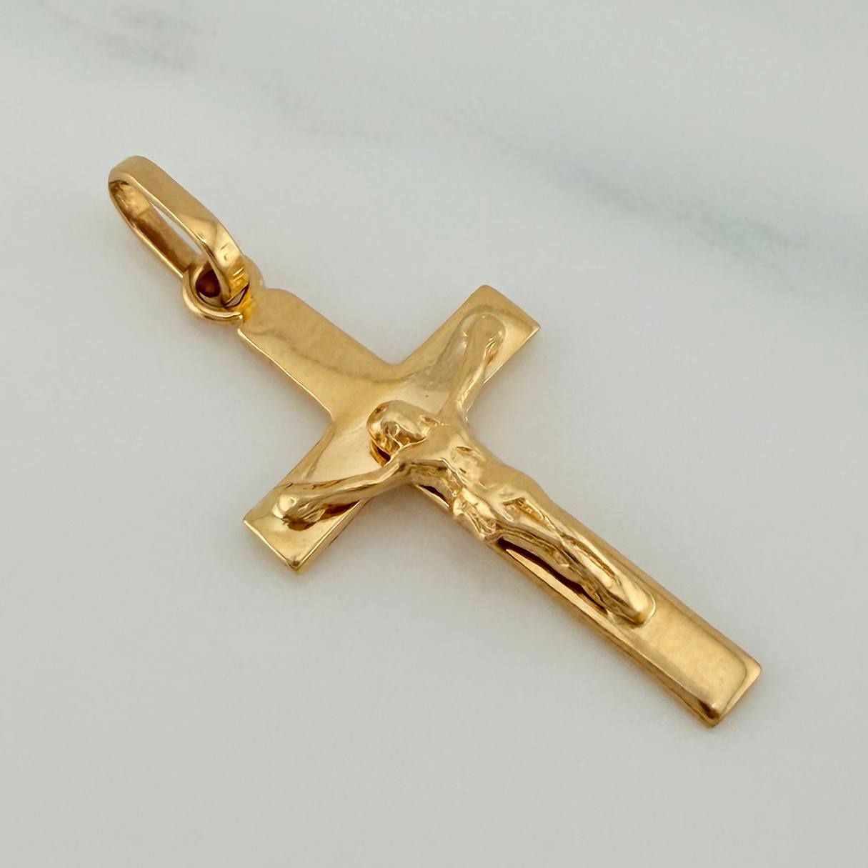 Dije Cruz Cristo 1.15gr / 1 1/4 in / Oro Amarillo 18K $