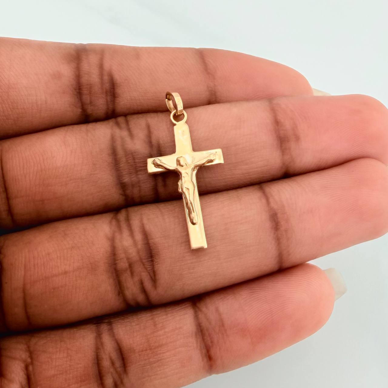 Dije Cruz Cristo 1.15gr / 1 1/4 in / Oro Amarillo 18K $