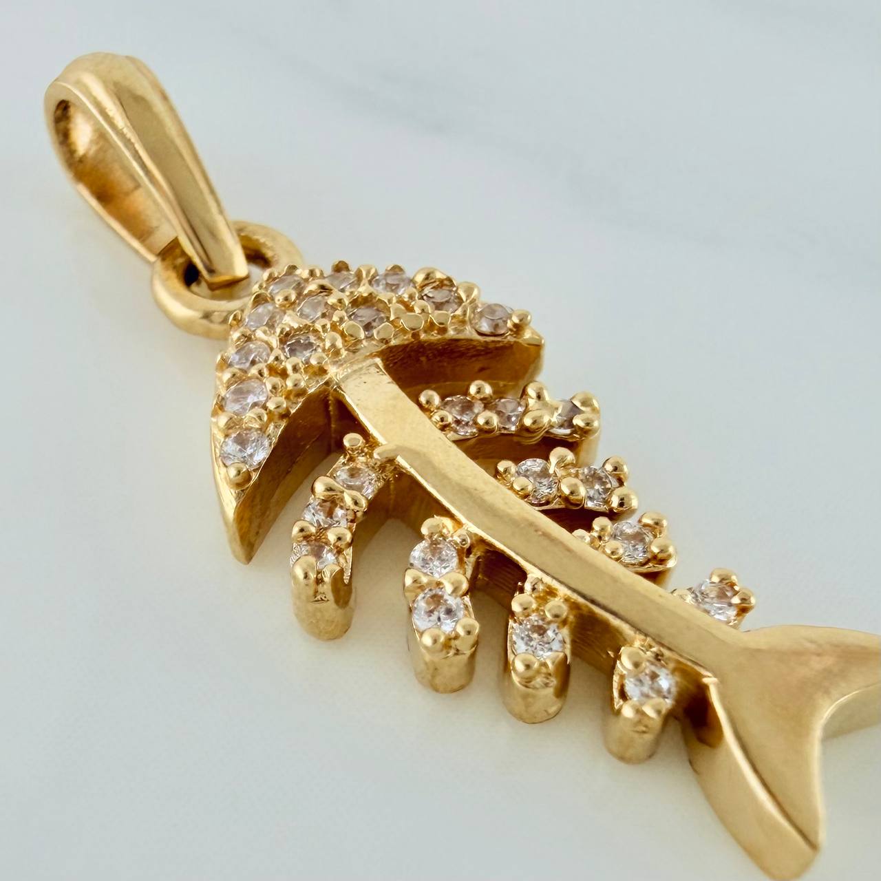 Dije Esqueleto Pez 1.9gr / 1 in / Oro Amarillo 18K $