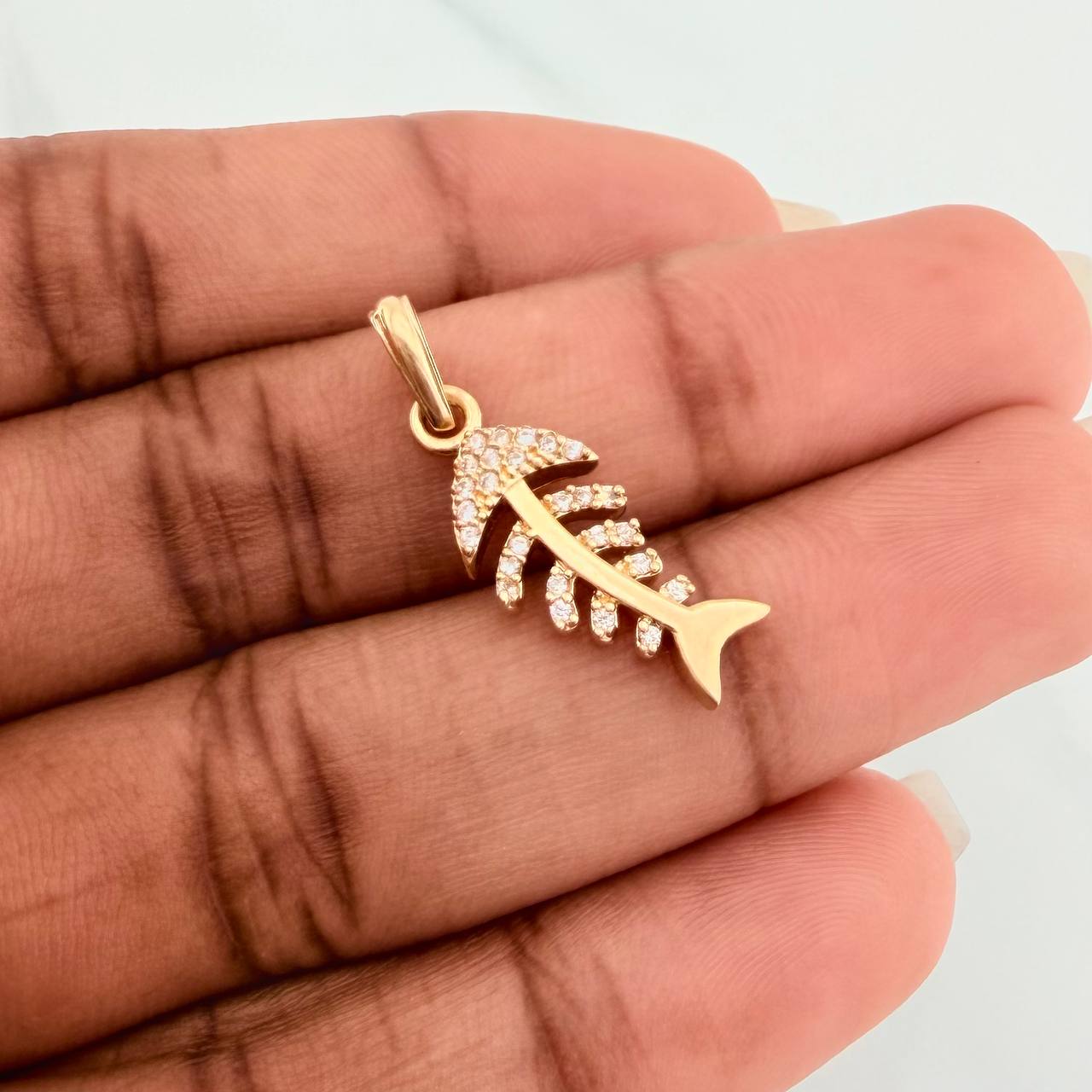 Dije Esqueleto Pez 1.9gr / 1 in / Oro Amarillo 18K $