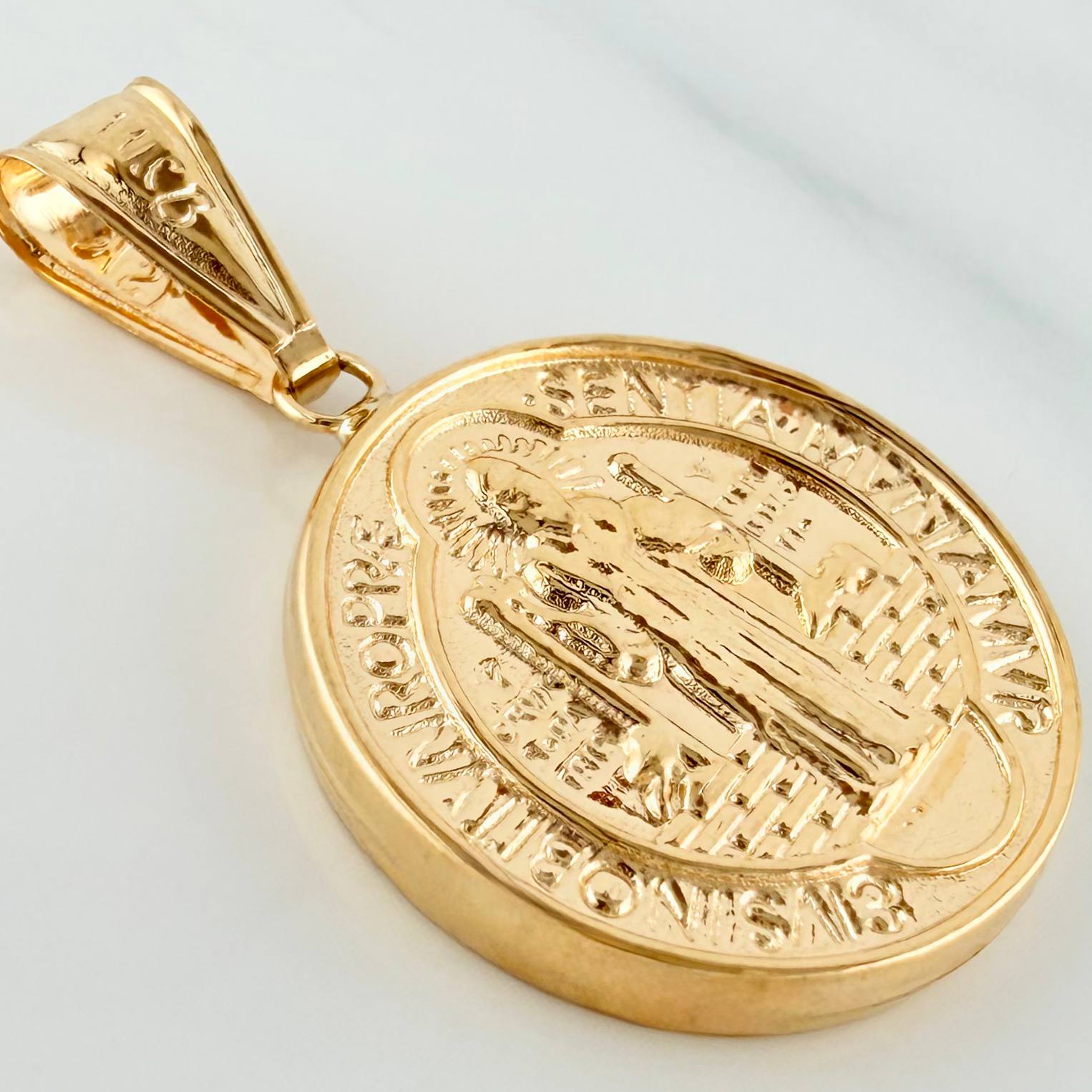 Dije San Benito 2.6 g / 1 1/4 in Oro Amarillo 18K