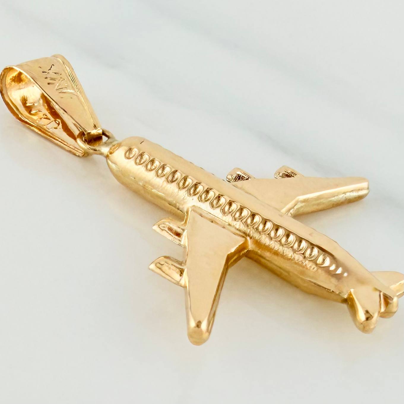 Dije Avión 1.7 g / 1 1/2 in Oro Amarillo 18K