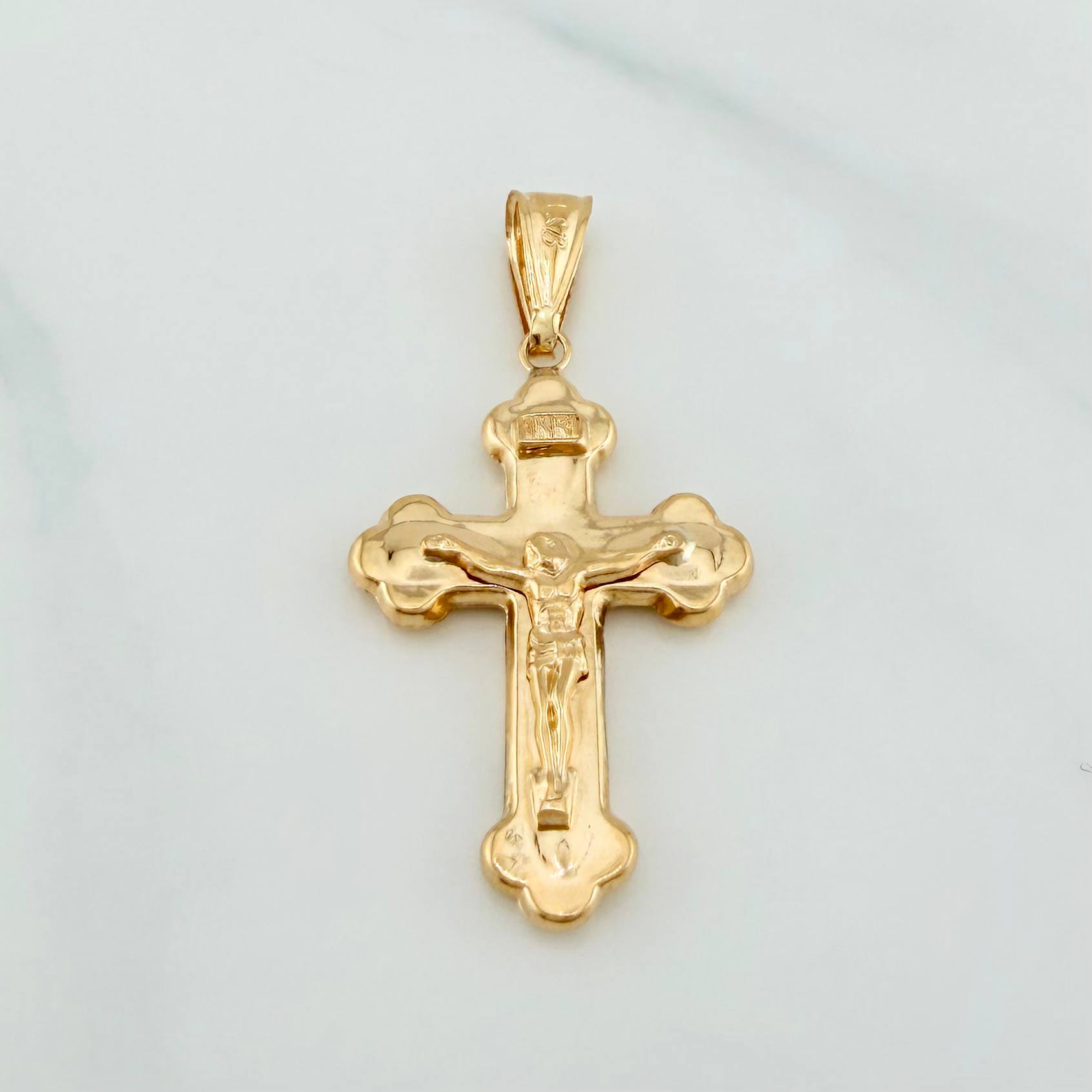 Dije Cruz Cristo 1.85 g / 1 3/4 in Oro Amarillo 18K