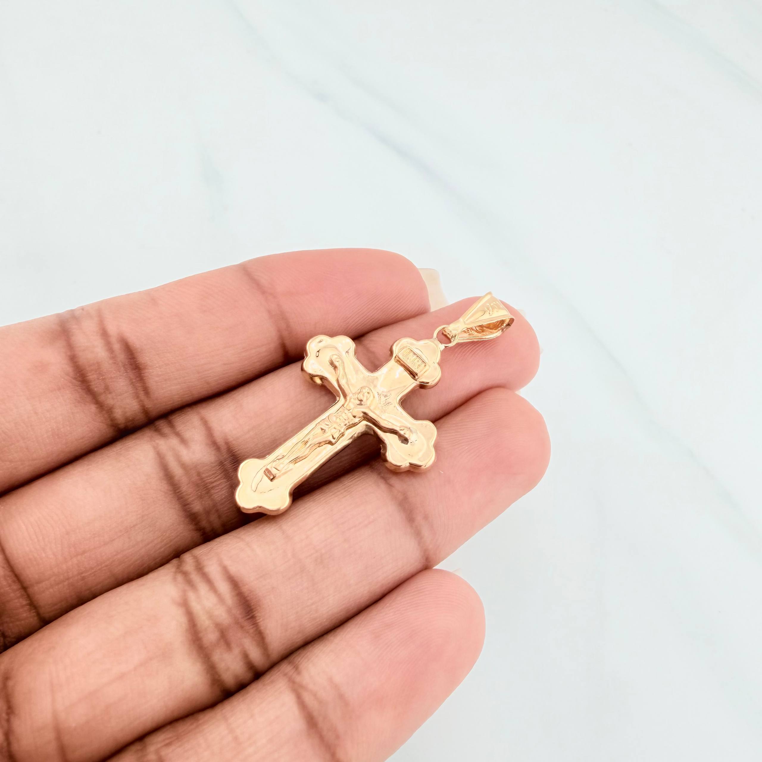 Dije Cruz Cristo 1.85 g / 1 3/4 in Oro Amarillo 18K