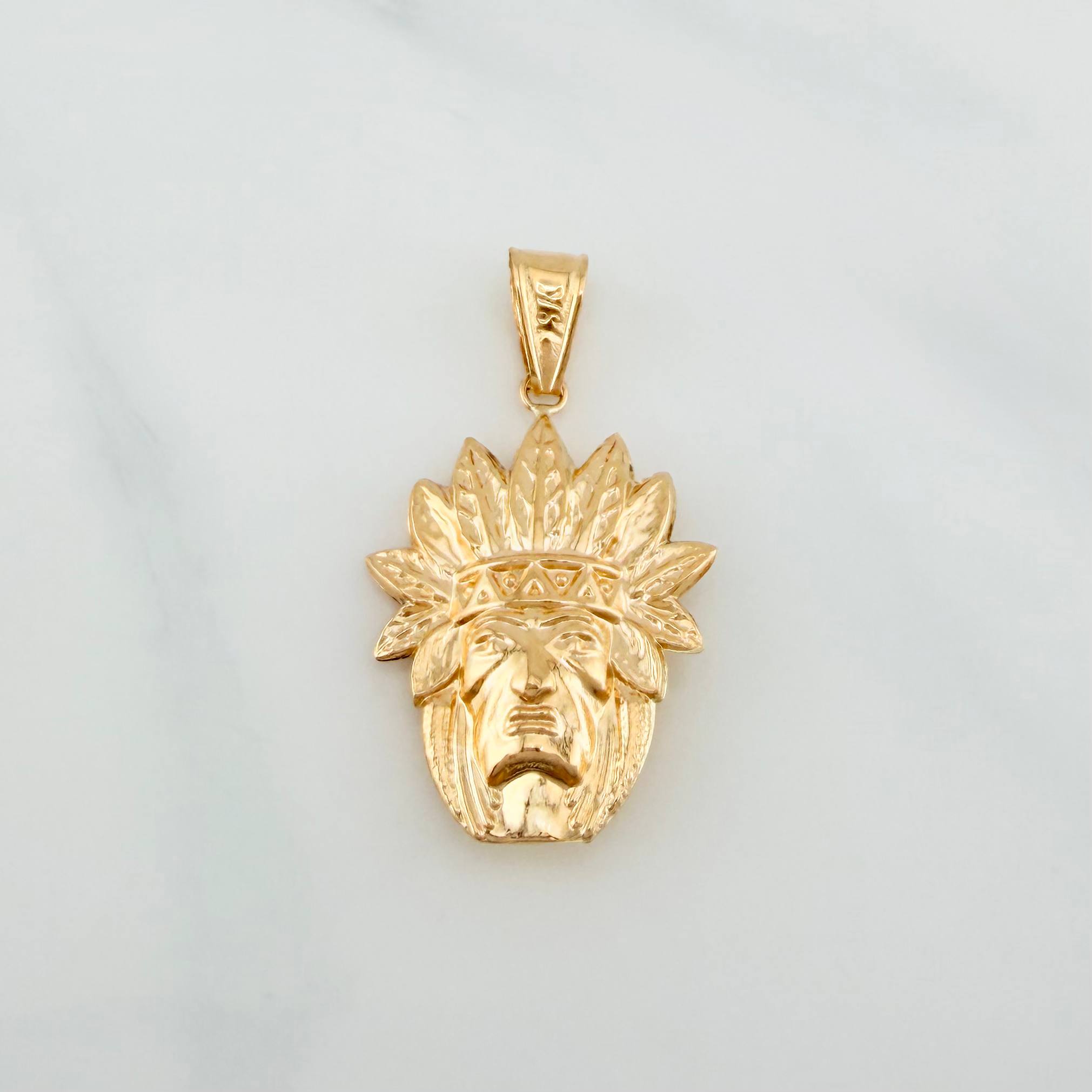 Dije Indio 2 g / 1 1/2 in Oro Amarillo 18K