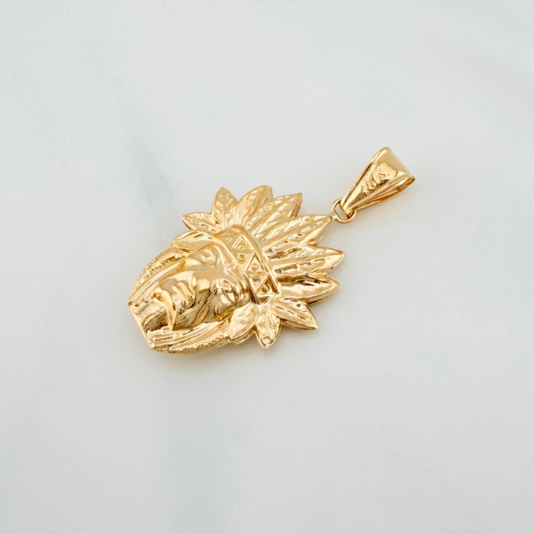 Dije Indio 2 g / 1 1/2 in Oro Amarillo 18K