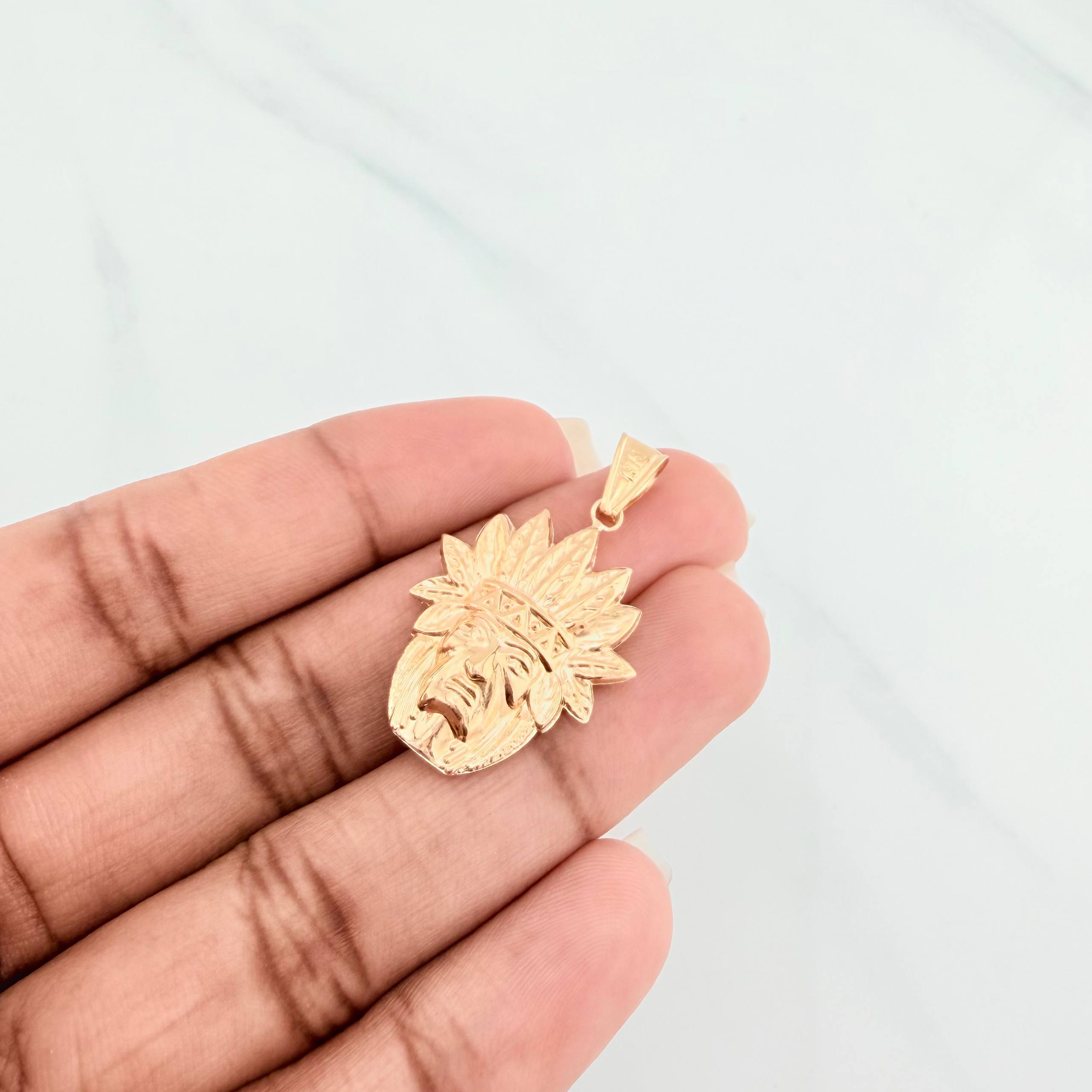 Dije Indio 2 g / 1 1/2 in Oro Amarillo 18K