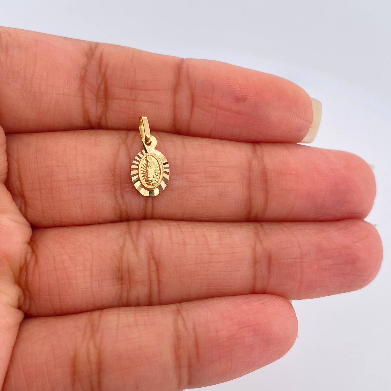 Dije Virgen Guadalupe 0.6gr / 1/2 in / Oro Amarillo 18K %