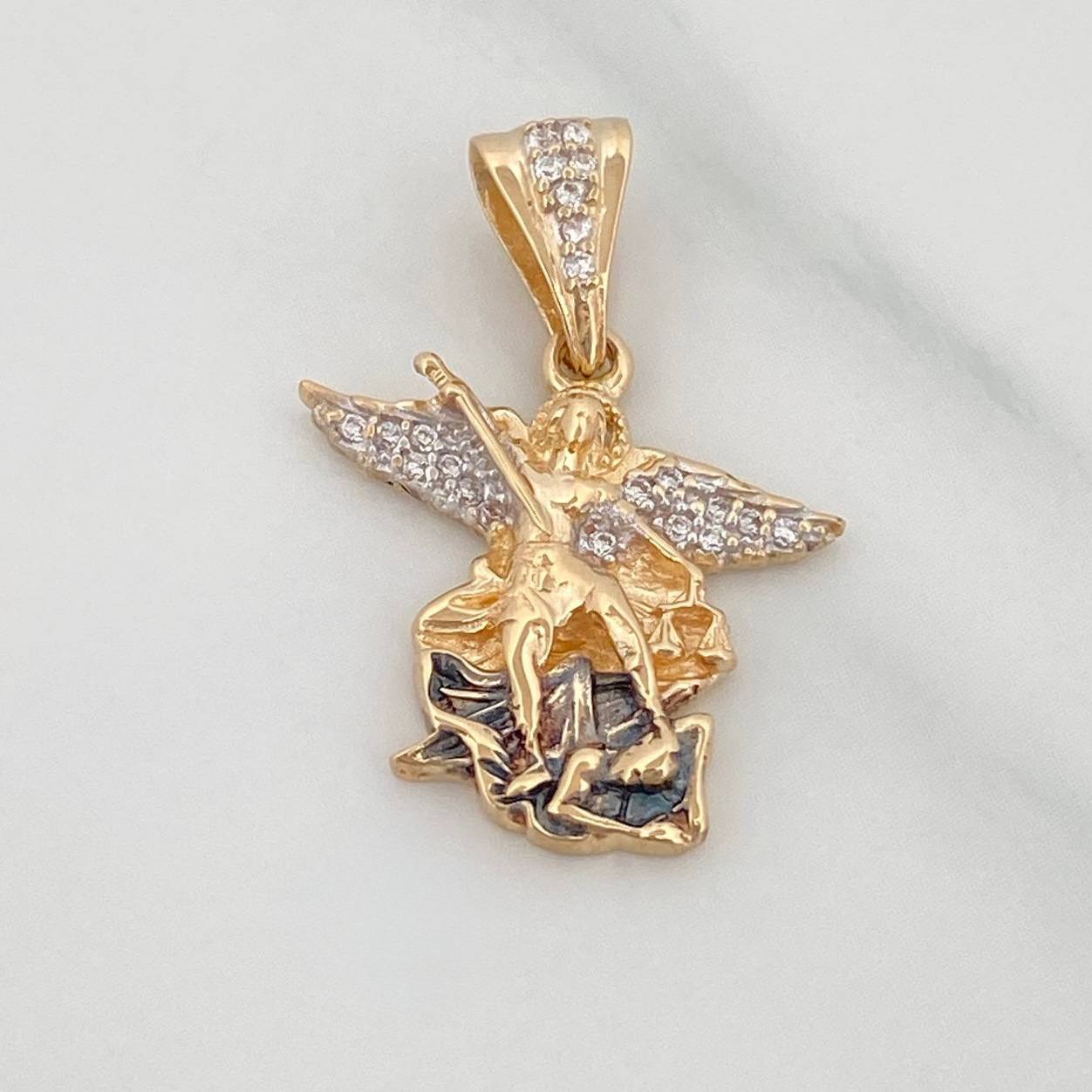 Pendant Saint Michael Archangel 3 g / 1 in Three Golds 18K