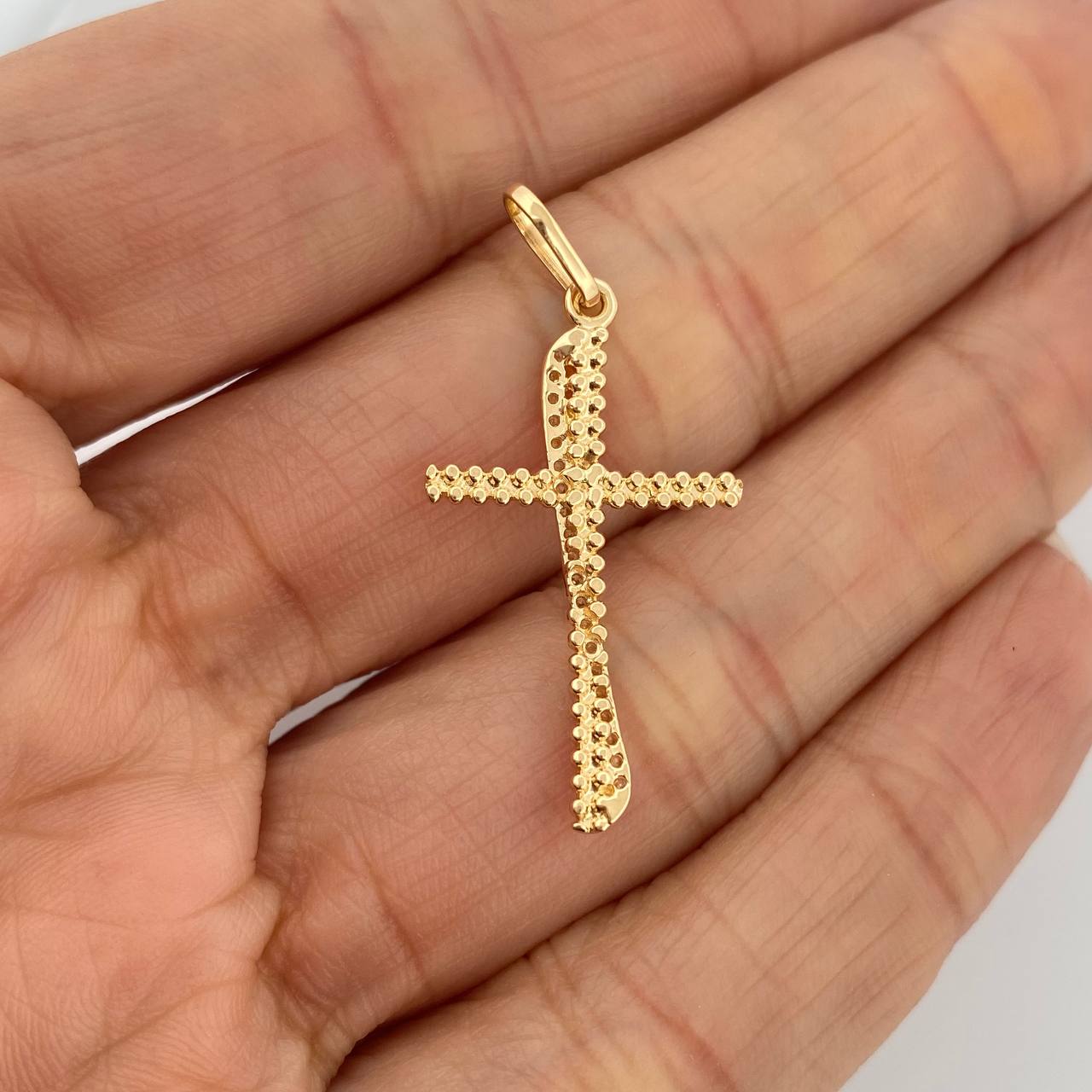 Dije Cruz Curva 1.6gr / 1 1/4 in / Oro Amarillo 18K %