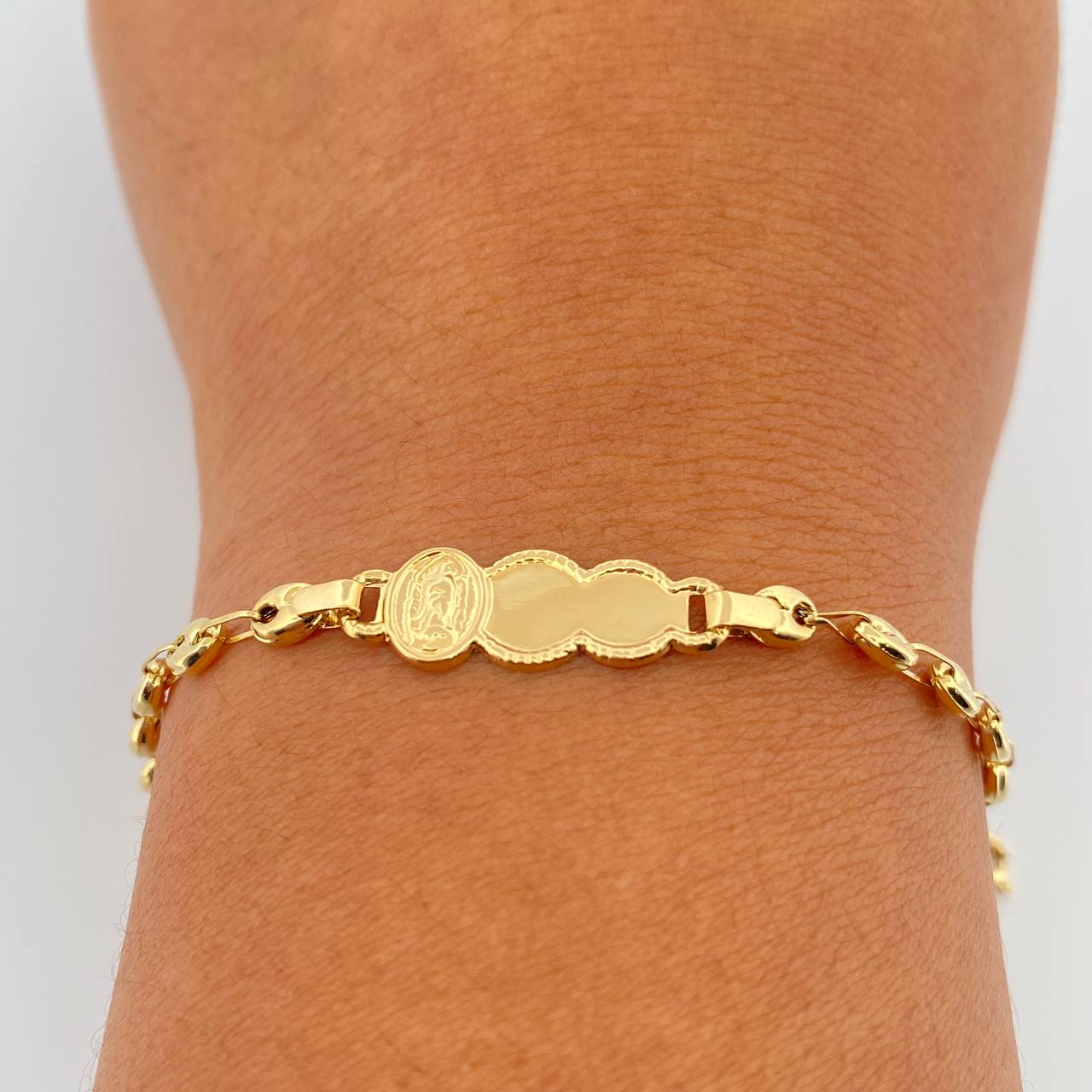 Pulso Bebé GC Placa Nube 1.95gr / 5 3/4 in / 3.6mm Oro Amarillo 18K %