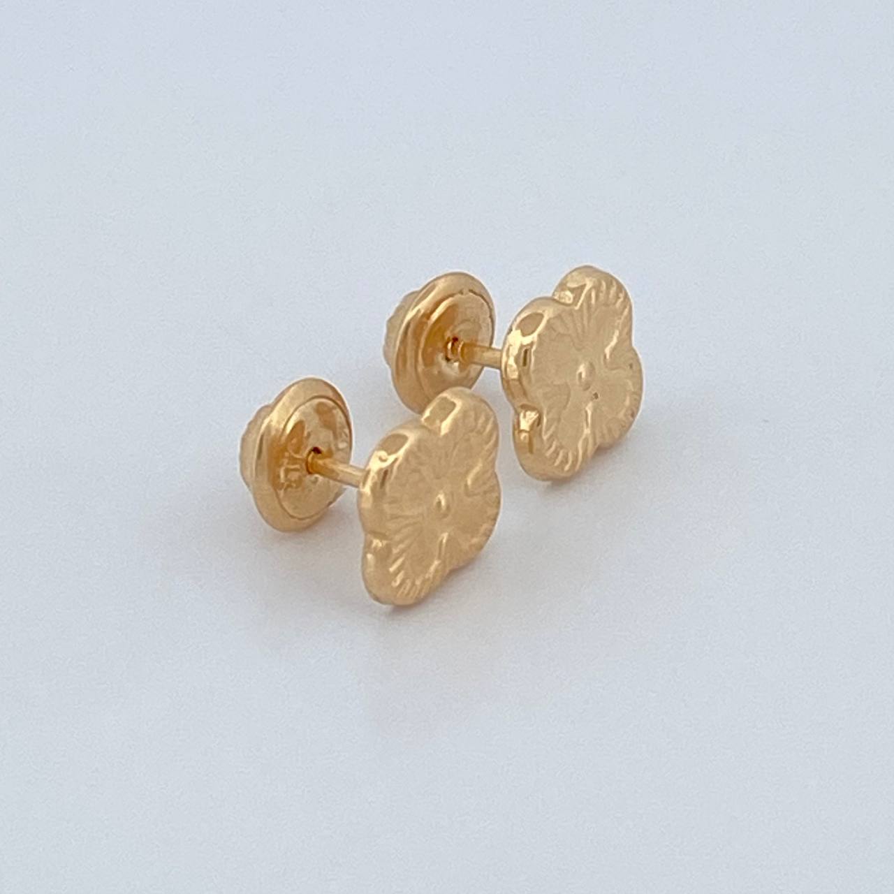 Topos Trebol 0.85gr / 7.28mm Oro Amarillo 18K &