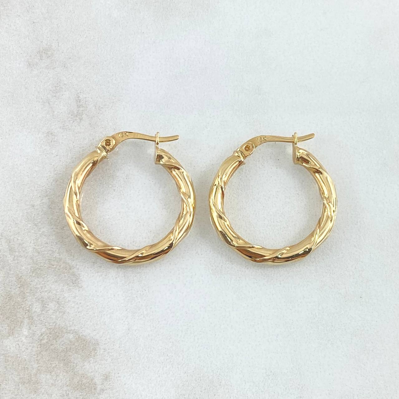 Candongas Gema 2.2gr / 2.4cm / Entrochada Relieve Oro Amarillo 18K ©