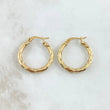 Candongas Gema 2.2gr / 2.4cm / Entrochada Relieve Oro Amarillo 18K ©