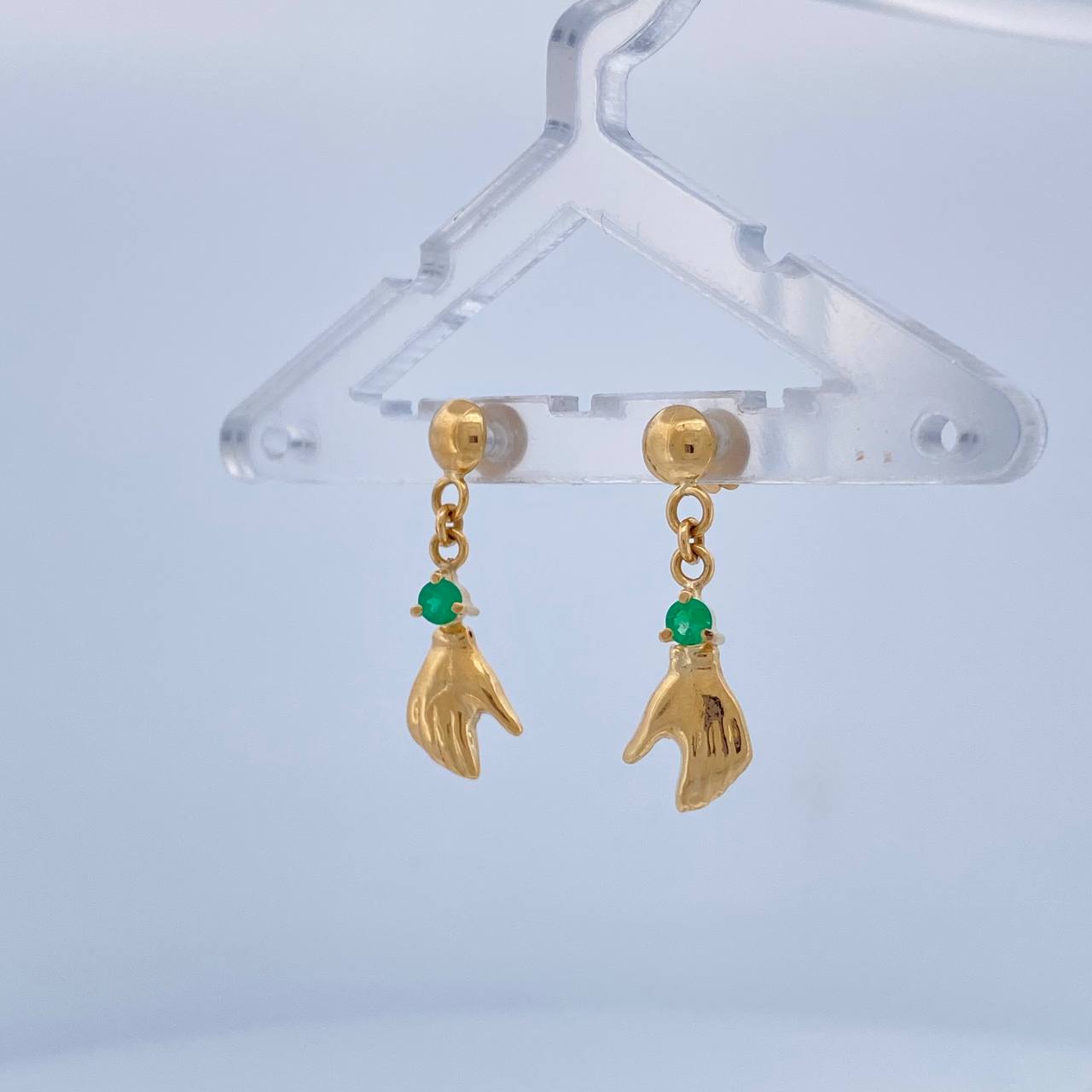 Topos Arete Mano Esmeralda 1.55gr / 1 in / 7.1mm Oro Amarillo 18K %