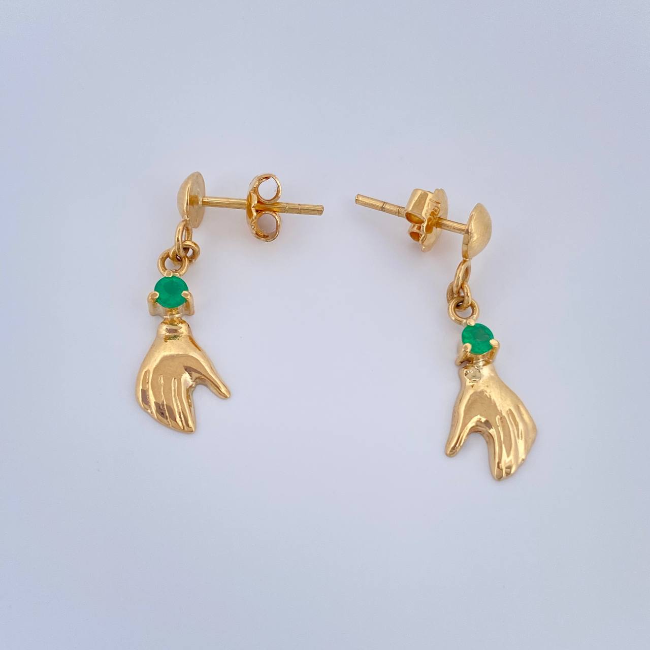 Topos Arete Mano Esmeralda 1.55gr / 1 in / 7.1mm Oro Amarillo 18K %