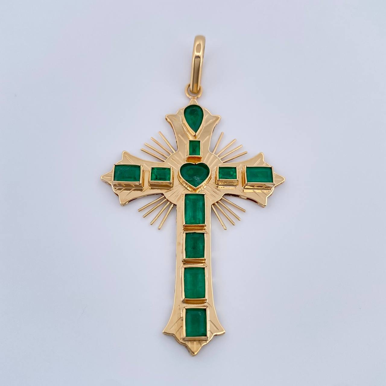 Dije Cruz Plana Aurora Esmeralda 7.1gr / 2 1/2 in / Oro Amarillo 18K %
