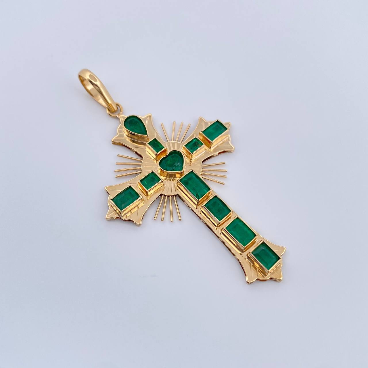 Dije Cruz Plana Aurora Esmeralda 7.1gr / 2 1/2 in / Oro Amarillo 18K %